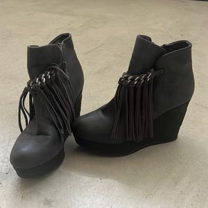 Fringe heels